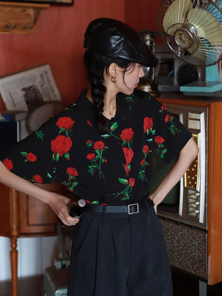 Vintage Short Sleeve Rose Prin - Vintage Collectible Buttons review and price